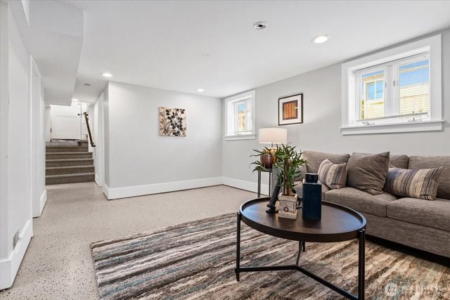 127 NE 58th Street, Seattle, WA 98105