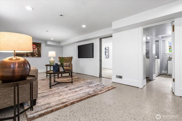 127 NE 58th Street, Seattle, WA 98105