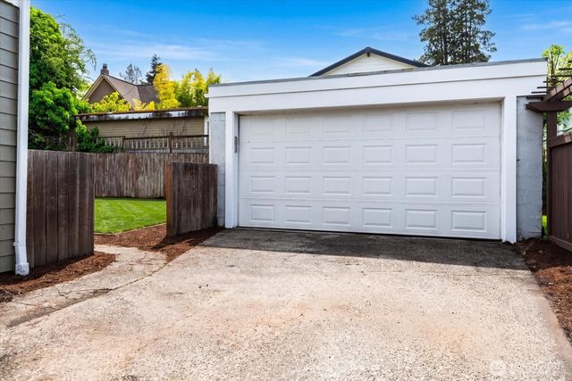 127 NE 58th Street, Seattle, WA 98105