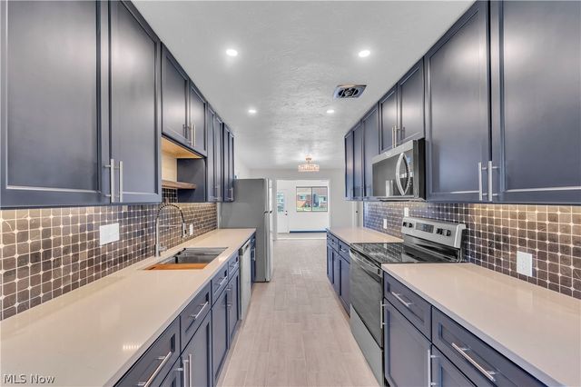 25515 Clubside Boulevard 0012, North Olmsted, OH 44070