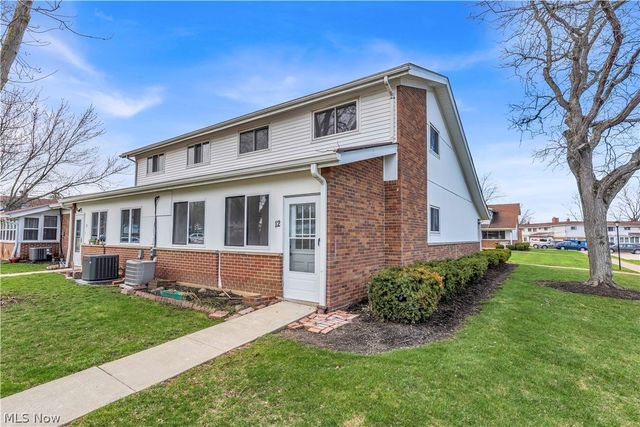 25515 Clubside Boulevard 0012, North Olmsted, OH 44070