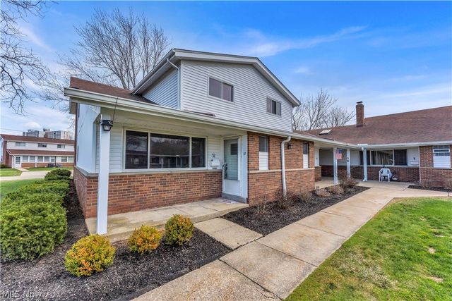 25515 Clubside Boulevard 0012, North Olmsted, OH 44070