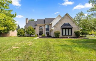 8140 N Pointe Court, Canton, MI 48187