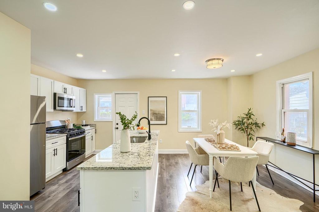 Image 11 of property listing at 1414 N DECKER AVE, Baltimore, MD 21213