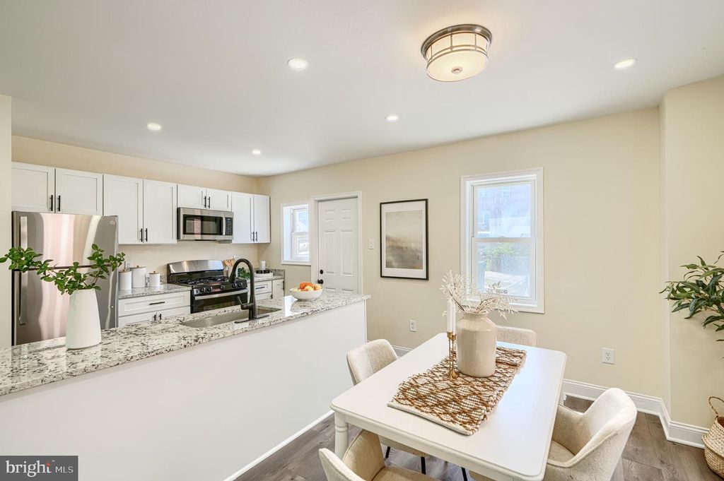 Image 15 of property listing at 1414 N DECKER AVE, Baltimore, MD 21213