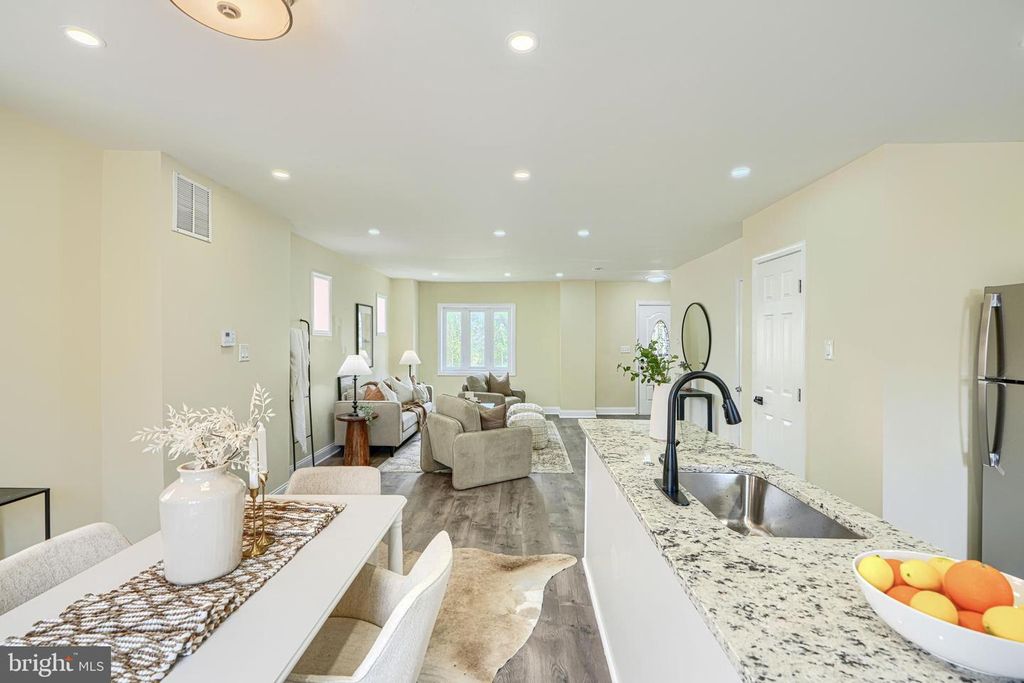 Image 18 of property listing at 1414 N DECKER AVE, Baltimore, MD 21213