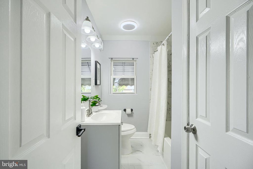 Image 36 of property listing at 1414 N DECKER AVE, Baltimore, MD 21213