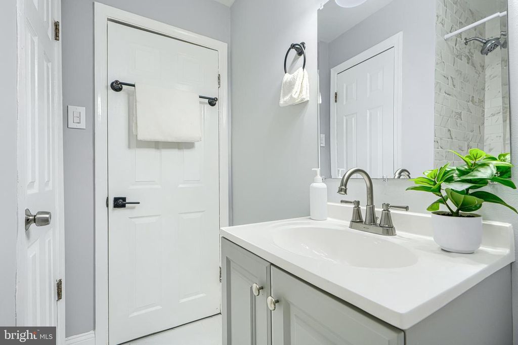 Image 39 of property listing at 1414 N DECKER AVE, Baltimore, MD 21213