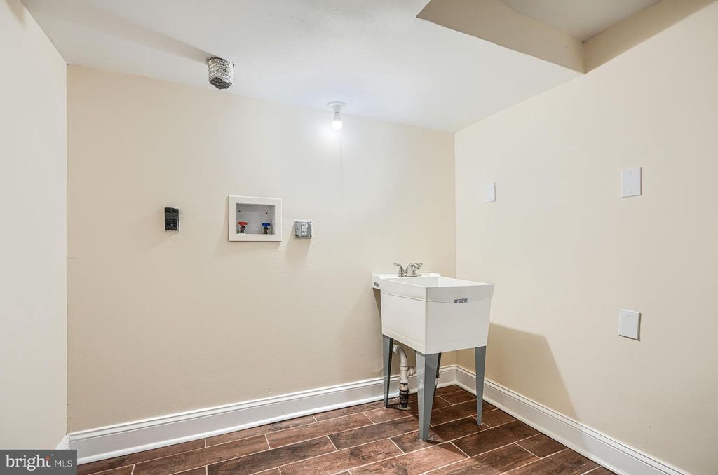 Image 45 of property listing at 1414 N DECKER AVE, Baltimore, MD 21213