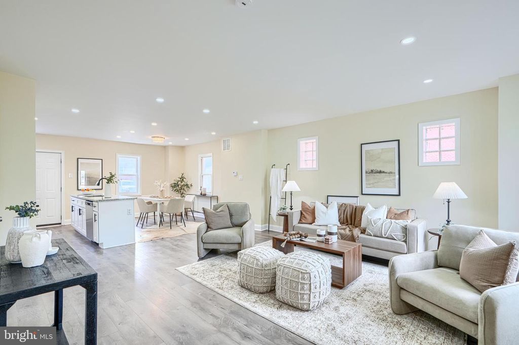 Image 5 of property listing at 1414 N DECKER AVE, Baltimore, MD 21213