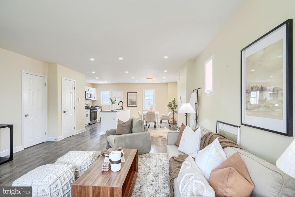 Image 7 of property listing at 1414 N DECKER AVE, Baltimore, MD 21213