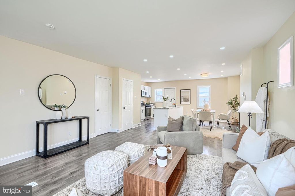 Image 8 of property listing at 1414 N DECKER AVE, Baltimore, MD 21213