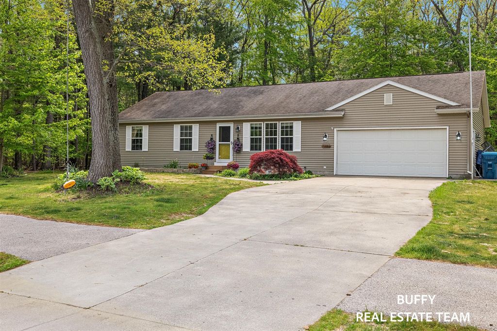 15892 Groesbeck Street, Grand Haven, MI 49417