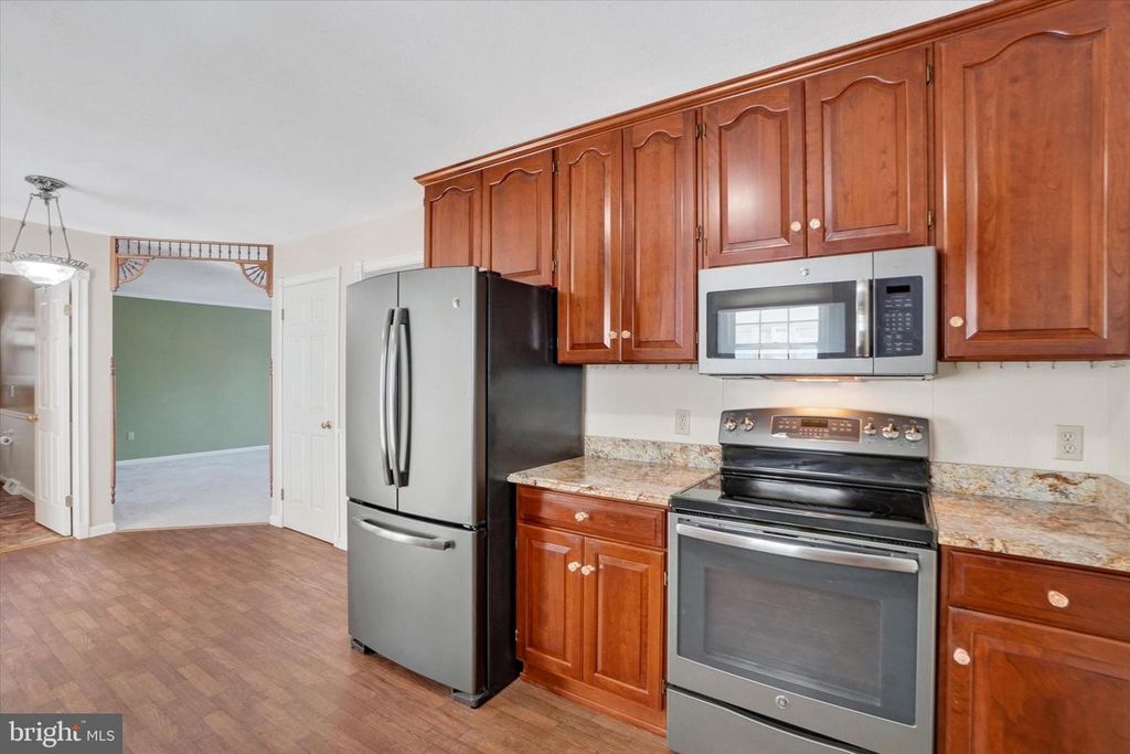 Image 10 of property listing at 2976 HONEY VALLEY RD, Dallastown, PA 17313