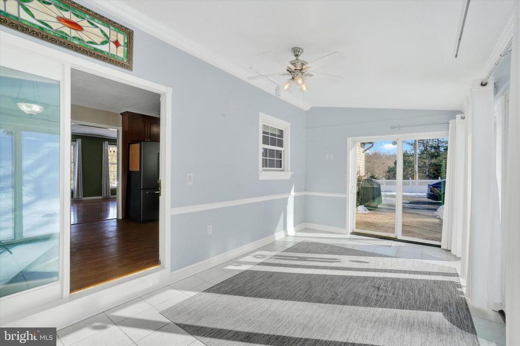 Image 14 of property listing at 2976 HONEY VALLEY RD, Dallastown, PA 17313