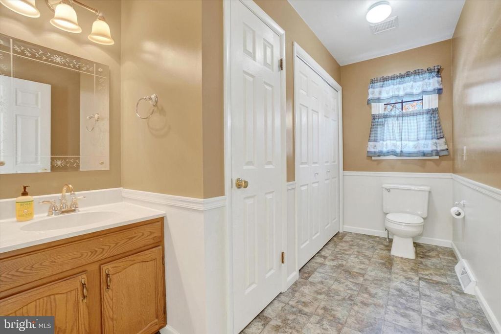 Image 15 of property listing at 2976 HONEY VALLEY RD, Dallastown, PA 17313