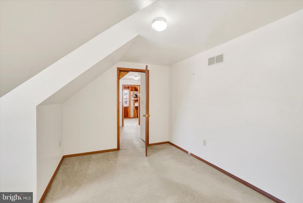 Image 17 of property listing at 2976 HONEY VALLEY RD, Dallastown, PA 17313