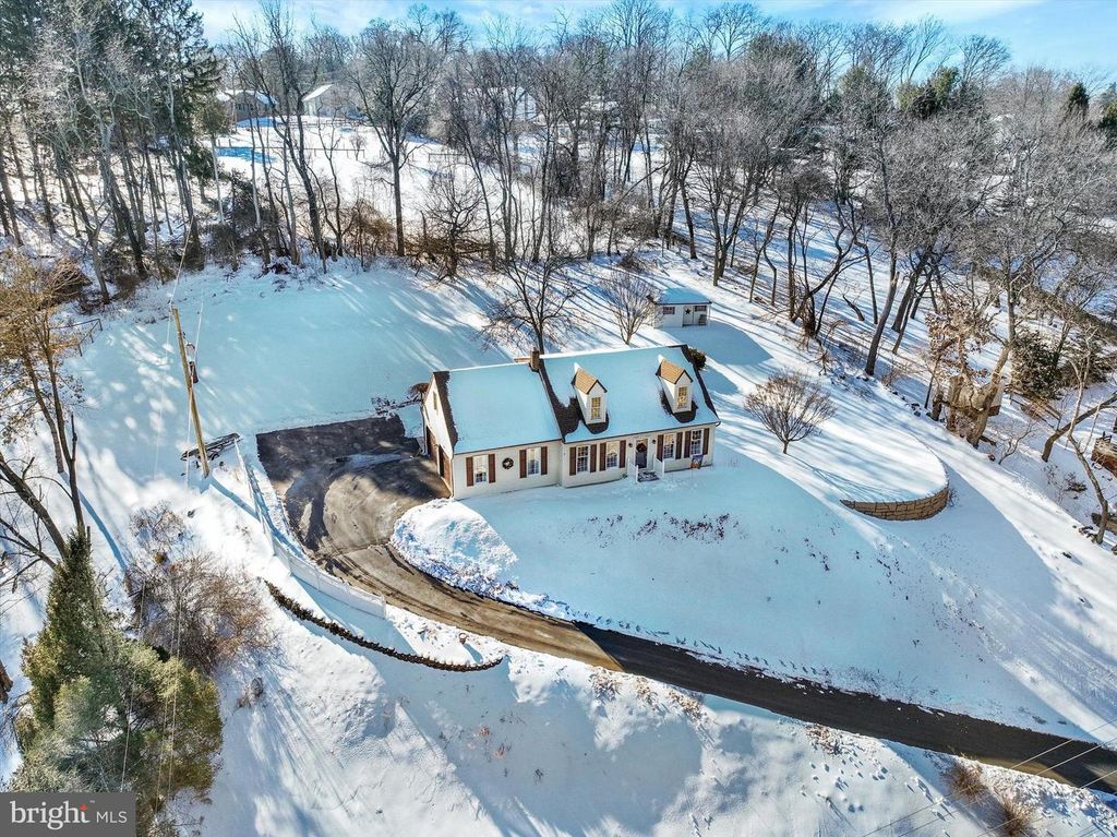 Image 3 of property listing at 2976 HONEY VALLEY RD, Dallastown, PA 17313