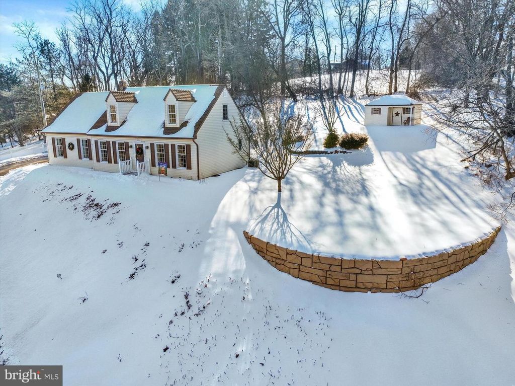 Image 33 of property listing at 2976 HONEY VALLEY RD, Dallastown, PA 17313
