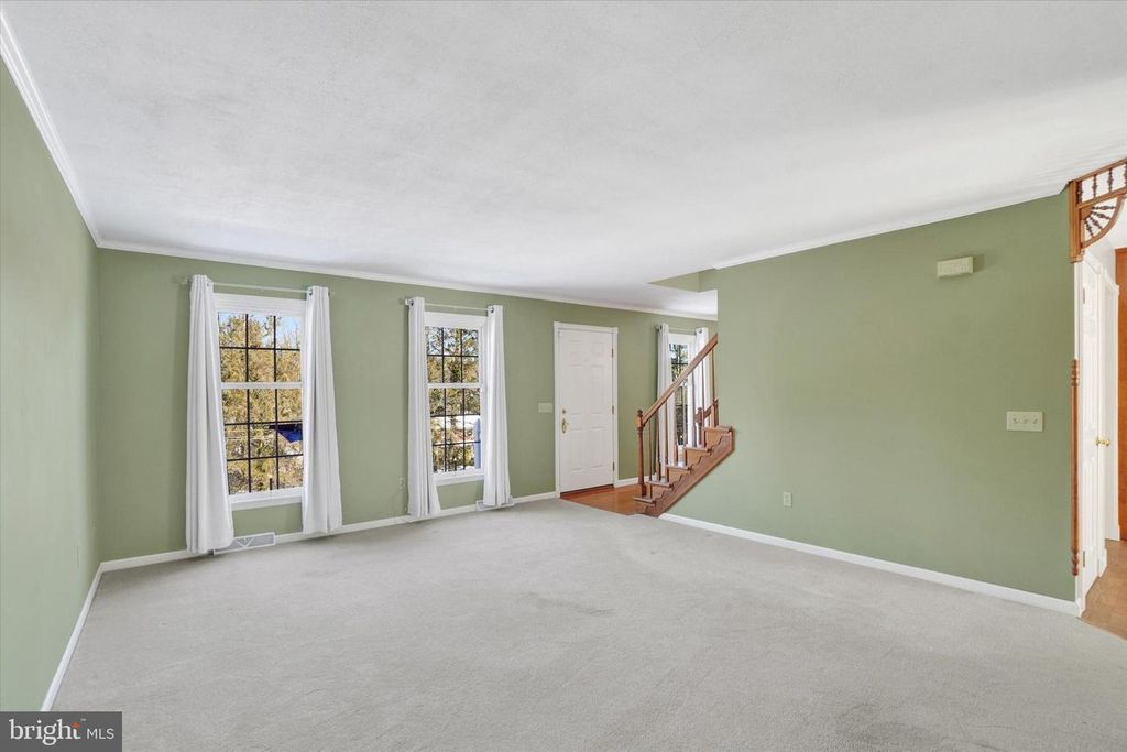 Image 6 of property listing at 2976 HONEY VALLEY RD, Dallastown, PA 17313