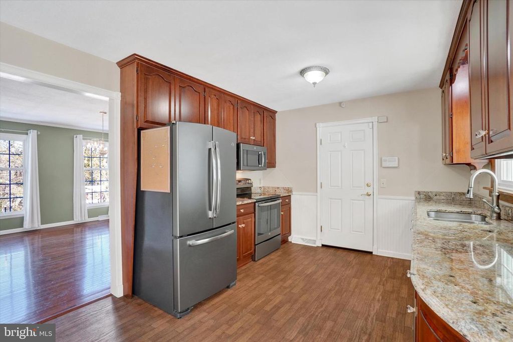 Image 9 of property listing at 2976 HONEY VALLEY RD, Dallastown, PA 17313