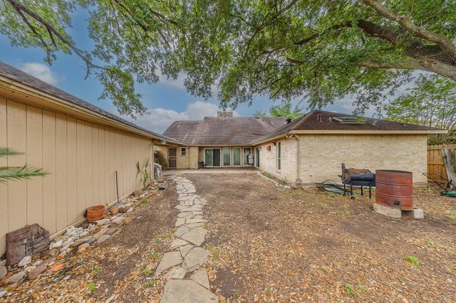 11122 Braes Forest Drive, Houston, TX 77071