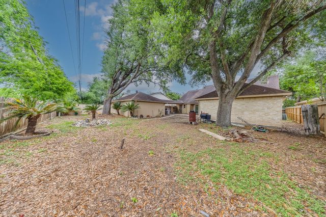 11122 Braes Forest Drive, Houston, TX 77071