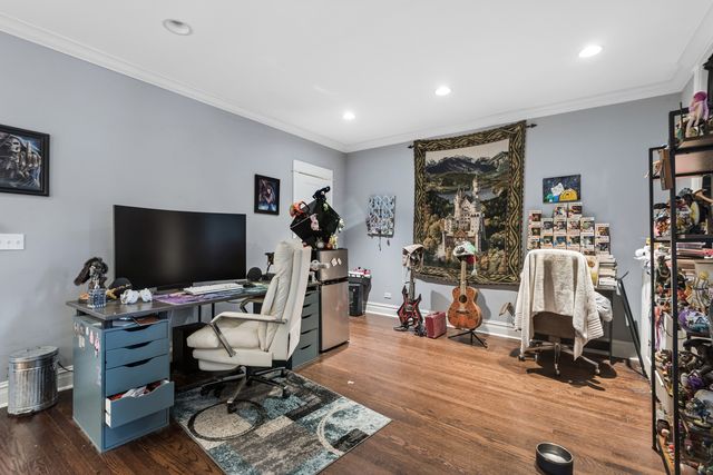 1329 W Pratt Boulevard, Chicago, IL 60626