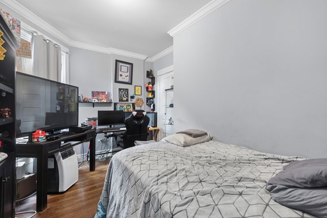 1329 W Pratt Boulevard, Chicago, IL 60626