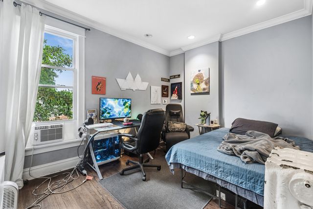 1329 W Pratt Boulevard, Chicago, IL 60626