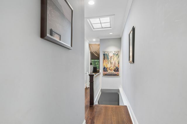 1329 W Pratt Boulevard, Chicago, IL 60626