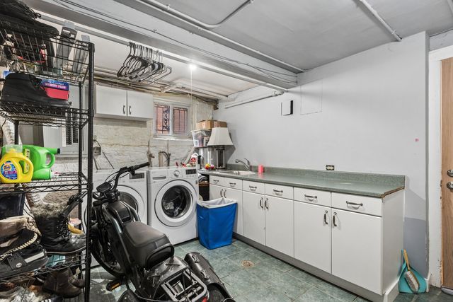 1329 W Pratt Boulevard, Chicago, IL 60626
