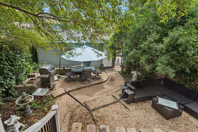 1329 W Pratt Boulevard, Chicago, IL 60626