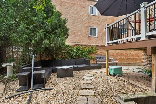 1329 W Pratt Boulevard, Chicago, IL 60626