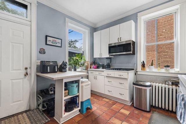 1329 W Pratt Boulevard, Chicago, IL 60626