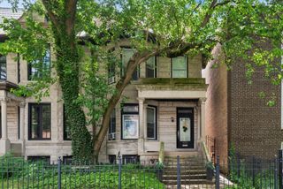 1329 W Pratt Boulevard, Chicago, IL 60626