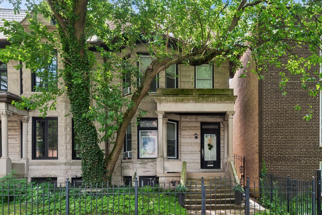 1329 W Pratt Boulevard, Chicago, IL 60626