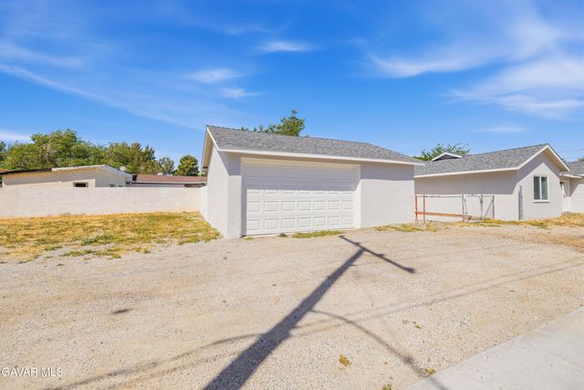 1807 W Avenue K8, Lancaster, CA 93534