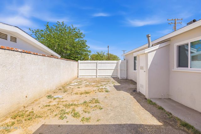 1807 W Avenue K8, Lancaster, CA 93534