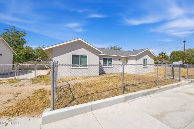 1807 W Avenue K8, Lancaster, CA 93534