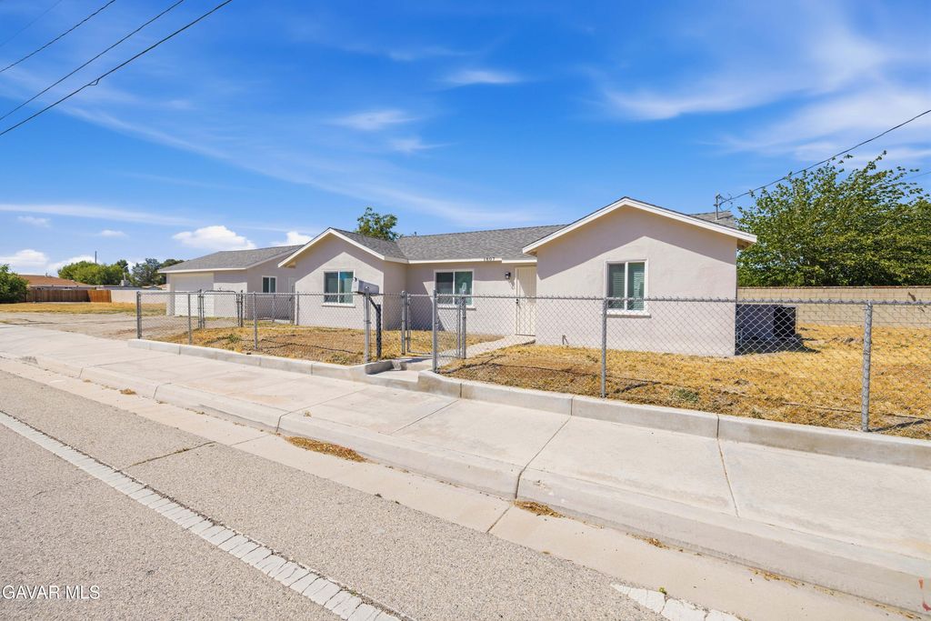 1807 W Avenue K8, Lancaster, CA 93534