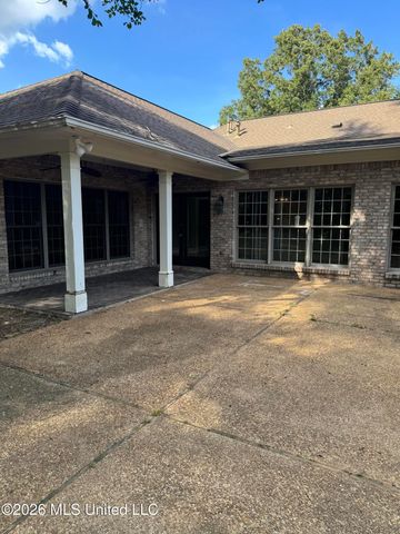 102 Country Cove Drive, Clinton, MS 39056