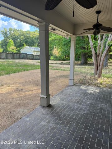 102 Country Cove Drive, Clinton, MS 39056