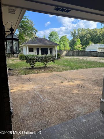 102 Country Cove Drive, Clinton, MS 39056