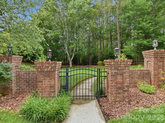 8404 Denholme Drive, Waxhaw, NC 28173