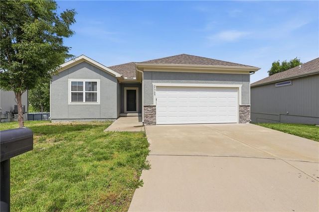 21709 N Ridge Court, Peculiar, MO 64078