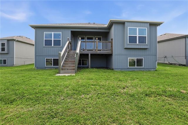21709 N Ridge Court, Peculiar, MO 64078