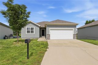21709 N Ridge Court, Peculiar, MO 64078