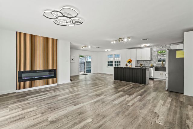 3423 W Clarendon Drive, Dallas, TX 75211