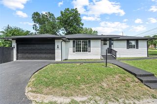 3423 W Clarendon Drive, Dallas, TX 75211